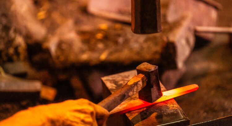 日本刀制作における、折り返し鍛錬の重要性